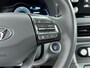 Hyundai Kona Electric Premium 64 kWh | Uniek leder | Head up display | Carplay & Navi | Stoel verwarming & ventilatie |