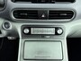 Hyundai Kona Electric Premium 64 kWh | Uniek leder | Head up display | Carplay & Navi | Stoel verwarming & ventilatie |