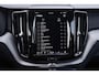 Volvo XC60 2.0 T6 Plug-in hybrid AWD Ultimate Dark | 2250 kg Trekgewicht | Luchtvering | Glazen Schuifdak | Head-Up Display | Trekhaak | Lederenbekleding met geheugen | Bowers & Wilkins Audio | 360 Camera |