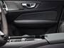 Volvo V60 T6 AWD Plug-in hybrid Plus Dark / Trekhaak / Pan. dak / 360 camera / Stoel+stuur+voorruit+achterbankverwarming