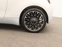 Fiat 500C La Prima 42 kWh | DEMO | Lederen Stoelbekleding | NAVI | Camera | 17'' LM. Velgen | Stoelverwarming | Blind Spot |