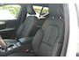 Volvo XC40 T2 Essential | Parkeercamera | Stoelverwarming | Leder | Pilot Assist | BLIS | Keyless