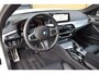 BMW 5-Serie 520i High Executive * M Sportpakket * Comfortstoelen * Glasdak * Trekhaak * Sfeerverlichting *