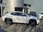 Lexus UX 250h Luxury Line LEDER STOELVERW CAMERA NAVI KEYLESS DODEHOEKDETECTIE PARK-SENSOREN APPLE/ANDROID