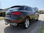 Audi Q5 55 TFSI e quattro Competition 367PK S-Line PANO/LUCHTVERING/TREKHAAK/360CAMERA/MASSAGE/KEYLESS/MATRIX/VIRTUAL/CARPLAY/SFEER/19"/PRIVACY/3X S-LINE/MYTHOSSCHWARZ METALLIC/VOLLEDIG AUDI DEALER HISTORIE,NET OH BEURT GEHAD BIJ 152.329KM