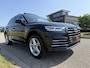 Audi Q5 55 TFSI e quattro Competition 367PK S-Line PANO/LUCHTVERING/TREKHAAK/360CAMERA/MASSAGE/KEYLESS/MATRIX/VIRTUAL/CARPLAY/SFEER/19"/PRIVACY/3X S-LINE/MYTHOSSCHWARZ METALLIC/VOLLEDIG AUDI DEALER HISTORIE,NET OH BEURT GEHAD BIJ 152.329KM