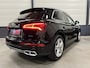Audi Q5 55 TFSI e quattro Competition 367PK S-Line PANO/LUCHTVERING/TREKHAAK/360CAMERA/MASSAGE/KEYLESS/MATRIX/VIRTUAL/CARPLAY/SFEER/19"/PRIVACY/3X S-LINE/MYTHOSSCHWARZ METALLIC/VOLLEDIG AUDI DEALER HISTORIE,NET OH BEURT GEHAD BIJ 152.329KM