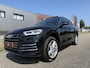 Audi Q5 55 TFSI e quattro Competition 367PK S-Line PANO/LUCHTVERING/TREKHAAK/360CAMERA/MASSAGE/KEYLESS/MATRIX/VIRTUAL/CARPLAY/SFEER/19"/PRIVACY/3X S-LINE/MYTHOSSCHWARZ METALLIC/VOLLEDIG AUDI DEALER HISTORIE,NET OH BEURT GEHAD BIJ 152.329KM