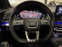 Audi Q5 55 TFSI e quattro Competition 367PK S-Line PANO/LUCHTVERING/TREKHAAK/360CAMERA/MASSAGE/KEYLESS/MATRIX/VIRTUAL/CARPLAY/SFEER/19"/PRIVACY/3X S-LINE/MYTHOSSCHWARZ METALLIC/VOLLEDIG AUDI DEALER HISTORIE,NET OH BEURT GEHAD BIJ 152.329KM