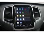 Volvo XC90 T8 AUT8 Plug-in hybrid AWD Ultra Dark | Luchtvering | Semi elektrische trekhaak | Panoramadak met schuif-/kantelfunctie | Bowers & Wilkins High End Audio | Verwarmbare voorstoelen met massagefunctie en ventilatie | Verwarmbare achterbank | Rondomzicht camera | Adaptive Cruise