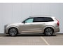 Volvo XC90 T8 455PK AUT8 Plug-in hybrid AWD Ultra Dark | Bowers & Wilkins High End Audio | Luchtvering | Nappa Leder incl. ventilatie | Stoelmassage | Adaptive Cruise & Pilot Assist | 4-Zone Climate Control | Verwarmbare 2e zitrij | Schuif-/Kanteldak | Semi Elektr. Trekhaak | 360 Camera |