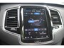 Volvo XC90 T8 AUT8 Plug-in hybrid AWD Ultra Dark | Luchtvering | Semi elektrische trekhaak | Panoramadak met schuif-/kantelfunctie | Bowers & Wilkins High End Audio | Verwarmbare voorstoelen met massagefunctie en ventilatie | Verwarmbare achterbank | Rondomzicht camera | Adaptive Cruise