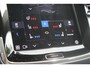 Volvo XC90 T8 AUT8 Plug-in hybrid AWD Ultra Dark | Luchtvering | Semi elektrische trekhaak | Panoramadak met schuif-/kantelfunctie | Bowers & Wilkins High End Audio | Verwarmbare voorstoelen met massagefunctie en ventilatie | Verwarmbare achterbank | Rondomzicht camera | Adaptive Cruise