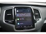 Volvo XC90 T8 AUT8 Plug-in hybrid AWD Ultra Dark | Luchtvering | Semi elektrische trekhaak | Panoramadak met schuif-/kantelfunctie | Bowers & Wilkins High End Audio | Verwarmbare voorstoelen met massagefunctie en ventilatie | Verwarmbare achterbank | Rondomzicht camera | Adaptive Cruise