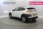 Hyundai Kona Electric Fashion 64 kWh - Carplay, Camera, Stoelverw. SOH 100%