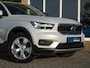 Volvo XC40 1.5 T3 Momentum Pro | Intellisafe ProLine & Surround | Audio Line | El. achterklep | Navi + Apple Carplay & Android Auto | Stoelverwarming | PDC V+A + Camera achter | Full LED | Draadloos opladen