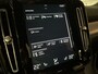 Volvo XC40 T4 Recharge R-Design | Stoel en Stuurwielverwarming | Parkeercamera | Standkachel met Volvo On Call App | Leder/alcantara bekleding met wit stiksel | Zitting verlenging voorstoelen | Cruise Control | 19 Inch | Keyless Drive | Parkeersensoren voor+achter | .