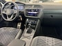 Volkswagen Tiguan 1.5 TSI R-Line Business Automaat | Matrix LED koplampen | Cruise control adaptief | Digitaal Dashboard | Climate Control | comfortstoelen | Apple Carplay/Android Auto | PDC | 19" Lichtmetalen Velgen ( Vestiging - Vianen )