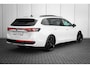 Volkswagen Passat Variant R-Line Edition | Panorama schuifkanteldak | Stoel verwarming | Led Matrix |
