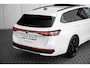 Volkswagen Passat Variant R-Line Edition | Panorama schuifkanteldak | Stoel verwarming | Led Matrix |