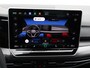 Volkswagen Golf 1.5 eTSI R-Line Edition | Trekhaak | 360 Camera | Keyless | Navigatie | Stoel- en Stuurverwarming | NL-Auto |