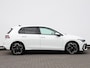 Volkswagen Golf 1.5 eTSI R-Line Edition | Trekhaak | 360 Camera | Keyless | Navigatie | Stoel- en Stuurverwarming | NL-Auto |
