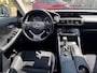 Lexus IS 300h First Edition | Navigatie, Parkeersensoren, 17 inch, Climate control, Cruise control, 2e eigenaar