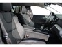 Volvo V60 T8 Plug-in hybrid AWD Ultra Dark | Adaptieve Cruise Control met Pilot Assist | Premium audio by Harman Kardon | 360 graden camera | Elektrisch bedienbaar panoramisch schuif-/kanteldak | Stoelverwarming | Elektrische voorstoelen met geheugen | Stuurwielverwarming | Semi-elektrische trekhaak |