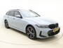 BMW 3-Serie Touring 330e xDrive M Sport Pro -NIEUW MODEL -91 KM ACTIERADIUS -Trekhaak -Driving Ass Prof -HeadUp -Pano Dak -Harman/Kardon -M Sportrem Rood -Stoelen Elektr Memory -Adaptief M Onderstel