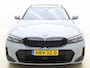 BMW 3-Serie Touring 330e xDrive M Sport Pro -NIEUW MODEL -91 KM ACTIERADIUS -Trekhaak -Driving Ass Prof -HeadUp -Pano Dak -Harman/Kardon -M Sportrem Rood -Stoelen Elektr Memory -Adaptief M Onderstel