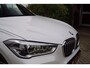 BMW X1 SDrive20i High Executive 192PK Autom Leder Stoelverw Navi Camera Clima Head-Up Cruise 2x PDC LED Kopl LMV ENZ NL Auto.