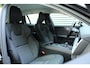 Volvo V60 2.0 B3 Essential Edition | Lichtmetalen Velgen 5-Spaaks 18" | Trekhaak Elektrisch Uitklapbaar | Cruise Control Adaptief Met Stop&Go En Stuurhulp | Achteruitrij Assistent | Dodehoekdetectie Met Correctie |  Voorstoelen verwarmend + Verwarmend Stuur | Electronic Climate Controle | Navigatiesysteem | Apple Carplay/Android Auto |