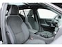 Volvo XC40 T4 Recharge Inscription | Panoramadak Schuif-/Kantelfunctie | Electronic Climate Controle | Elektrisch Verstelbare en verwarmbare voorstoelen | Verwarmbaar stuurwiel | Parkeersensor Voor + Rondomzicht Camera | Premium Audio by Harman Kardon | Apple Carplay/Android Auto |