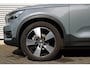 Volvo XC40 1.5 T3 Business Pro | Lichtmetalen Velgen 5-Spaaks 19" | Thunder Grey | Dodehoekdetectie Met Correctie | File Assistent | Electronic Climate Controle | Verwarmende Voorstoelen +Verwarmend Stuur | LED Koplampen | Navigatiesysteem Full Map + Hard Disk | Audio Installatie | Apple Carplay/Android Auto |