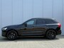 Volvo XC60 T8 Plug-in hybrid AWD Plus | Black Edition | 21" Lichtmetalen velgen | Harman Kardon audio | Panoramadak | Adaptieve Cruise Control | Elektrisch verstelbare voorstoelen | Stoelverwarming voor & achter | Stuurwielverwarming