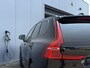 Volvo XC60 T8 Plug-in hybrid AWD Plus | Black Edition | 21" Lichtmetalen velgen | Harman Kardon audio | Panoramadak | Adaptieve Cruise Control | Elektrisch verstelbare voorstoelen | Stoelverwarming voor & achter | Stuurwielverwarming