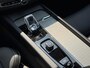 Volvo XC60 T8 Plug-in hybrid AWD Plus | Black Edition | 21" Lichtmetalen velgen | Harman Kardon audio | Panoramadak | Adaptieve Cruise Control | Elektrisch verstelbare voorstoelen | Stoelverwarming voor & achter | Stuurwielverwarming