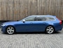 Volvo V90 2.0 D3 R-Design Automaat | Panoramadak | Leren bekleding | Camera met rondomzicht | Bowers&Wilkins | Adaptieve cruise control | Head-up Display | Apple CarPlay | LED | Parkeersensoren voor en achter
