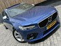 Volvo V90 2.0 D3 R-Design Automaat | Panoramadak | Leren bekleding | Camera met rondomzicht | Bowers&Wilkins | Adaptieve cruise control | Head-up Display | Apple CarPlay | LED | Parkeersensoren voor en achter