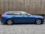 Volvo V90 2.0 D3 R-Design Automaat | Panoramadak | Leren bekleding | Camera met rondomzicht | Bowers&Wilkins | Adaptieve cruise control | Head-up Display | Apple CarPlay | LED | Parkeersensoren voor en achter