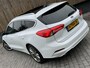 Ford Focus Wagon 1.5 EcoBoost Vignale Automaat | Panoramadak | Lederen bekleding | Stoel en- Stuurwielverwarming | Head-up display | Achteruitrijcamera | Elektrisch verstelbare bestuurdersstoel | Adaptieve cruise control | Parkeersensoren voor en achter