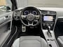 Volkswagen Golf Variant 1.5 TSI R-line Automaat | Navigatiesysteem | Apple CarPlay | Achteruitrijcamera | LED adaptief | Trekhaak afneembaar | Adaptieve cruise control | Parkeersensoren voor en achter