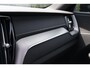 Volvo XC60 2.0 Recharge T6 AWD R-Design | Adaptieve Cruise Control | Panoramadak | Trekhaak | Stoel-/Stuurverwarming | Dodehoek Detectie |