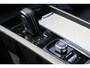Volvo XC60 2.0 Recharge T6 AWD R-Design | Adaptieve Cruise Control | Panoramadak | Trekhaak | Stoel-/Stuurverwarming | Dodehoek Detectie |