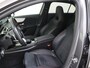 Mercedes-Benz A-klasse 180 Business Solution AMG Panorama Dak / Keyless / Sfeerverlichting / Parkeer Camera / Stoelverwarming /