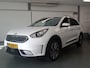 Kia Niro 1.6 GDi Hybrid ExecutiveLine Navigatie, Achteruitrijcamera, Clima controle, Cruise controle, Xenon verlichting, Stoel/Stuurverwarming, Lederen bekleding, Lm velgen 17'', Zeer compleet, Dealer onderhouden, Nederlandse aut Bovag afleverpakket 695,-