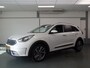 Kia Niro 1.6 GDi Hybrid ExecutiveLine Navigatie, Achteruitrijcamera, Clima controle, Cruise controle, Xenon verlichting, Stoel/Stuurverwarming, Lederen bekleding, Lm velgen 17'', Zeer compleet, Dealer onderhouden, Nederlandse aut Bovag afleverpakket 695,-