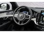 Volvo XC90 T8 Plug-in hybrid AWD Ultra Dark | 7-Zits | Google | Longe Range | Luchtvering | Bowers & Wilkins Audio | Head-up Display | Standkachel | Getint Glas | Schuif-/Kanteldak | 22" LM
