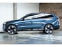 Volvo EX90 Twin Motor Performance Ultra 7p. 111 kWh | Panoramadak | Actieve Luchtvering | Verwarmbare voorstoelen en achterbank | Stuurverwarming | Premium audio | Tailor Wool Blend bekleding | Apple carplay/Android auto | Park Pilot Assist | 22 inch lichtmetalen velgen