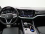Volkswagen Touareg 3.0 TSi eHybrid 4MOTION R | Direct leverbaar | Luchtvering | Comfort Pakket | Multimedia Pakket | Trekhaak elektrisch inklapbaar incl. Trailer Assist' | Zijruiten van gelaagd veiligheidsglas; geluiddempend; achterruit en zijruiten achter getint | Servosluiting portieren